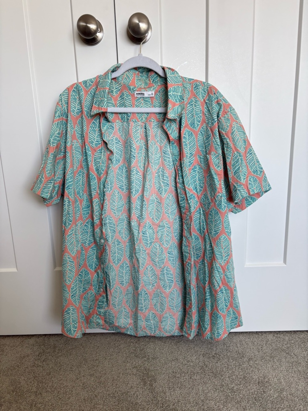 Sonoma Short-Sleeve Button-Down Shirt in Mint & Coral Leaf Print